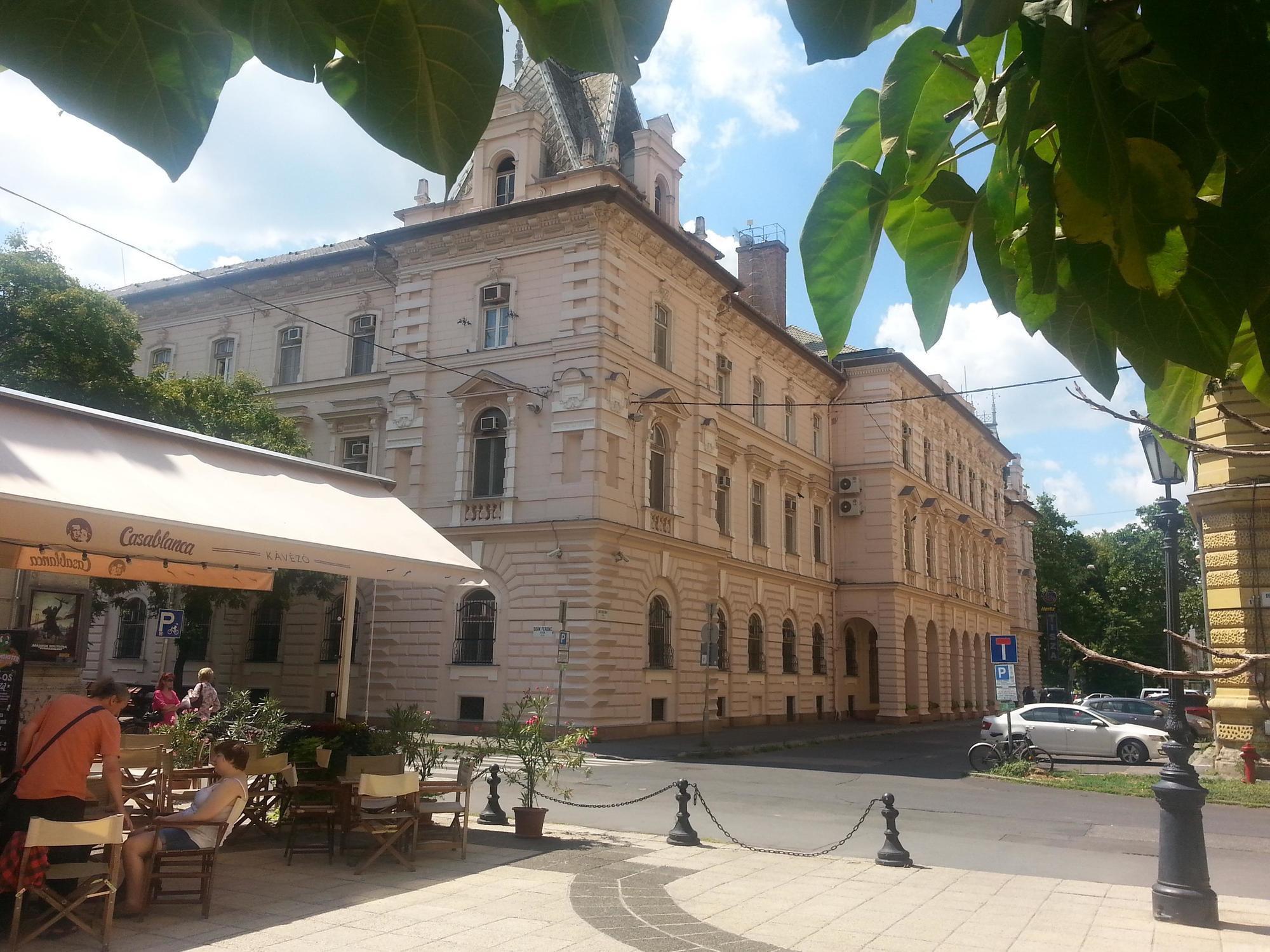 סגד Tisza Hotel מראה חיצוני תמונה