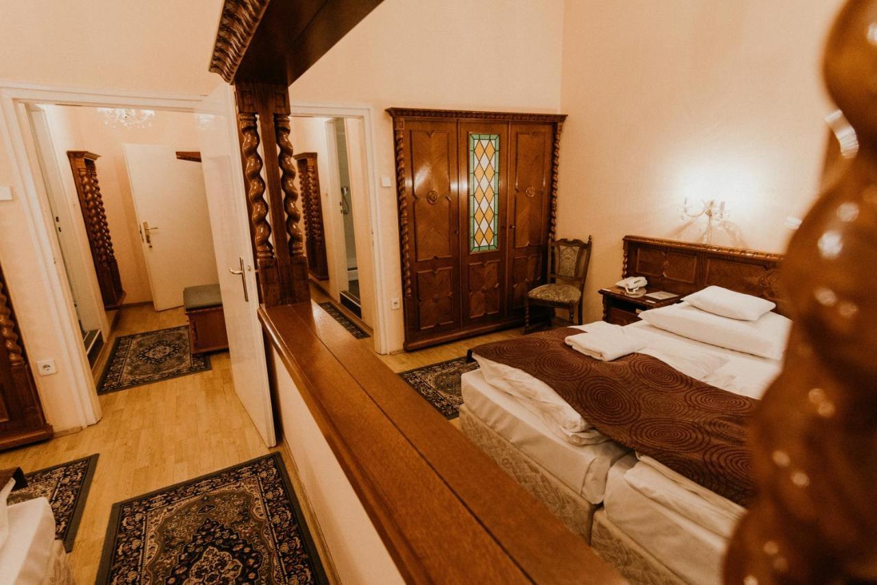 סגד Tisza Hotel מראה חיצוני תמונה